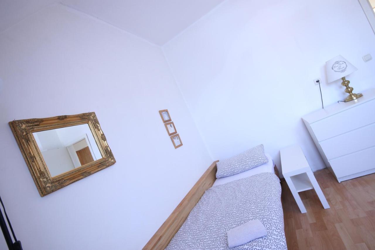 Moderne Studio Apartments Und 4 Zimmer Wohnungen In Oberhausen, Ideal Fuer Geschaeftsreisende Und Monteure Exterior photo
